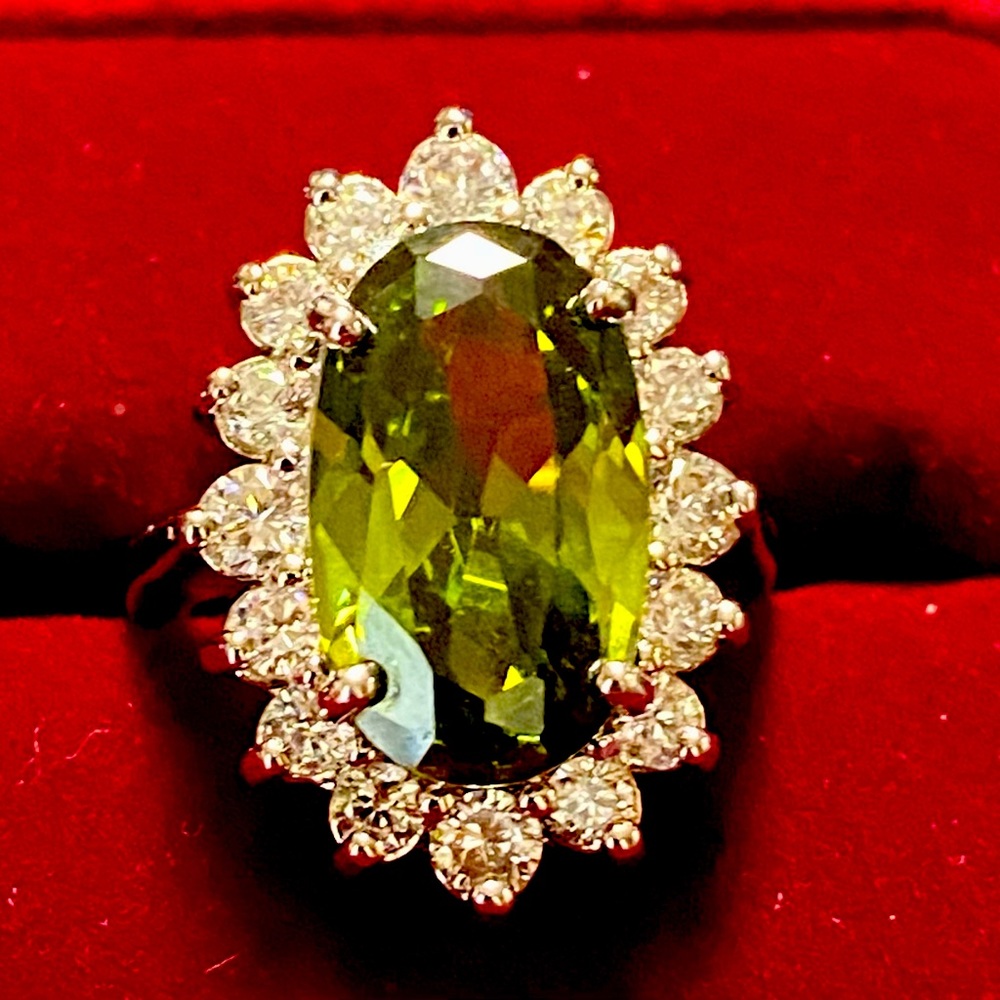 Peridot-like Fashion Ring